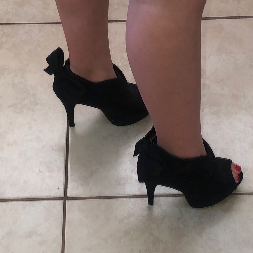 Suede bow heels